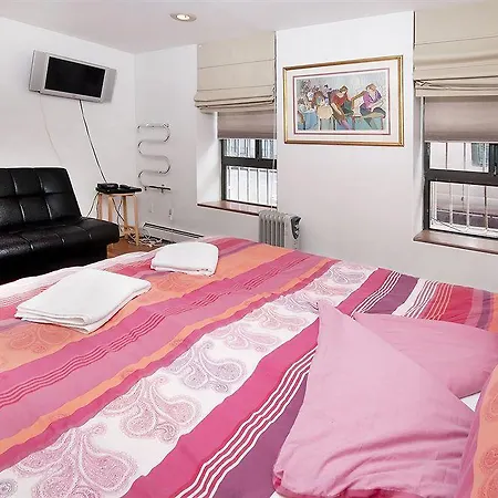 Cozy Two Bedrooms Near Times Sq - Nyc *