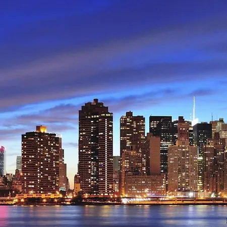 Fairfield & Manhattan/downtown East Hotel 3*