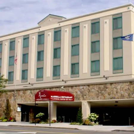 Western Queens Gold Coast Hotel 3*