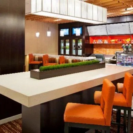 Courtyard By Marriott Manhattan / Soho
