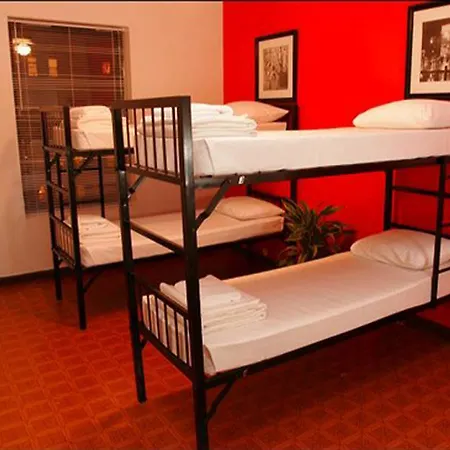 Hostel Broadway &