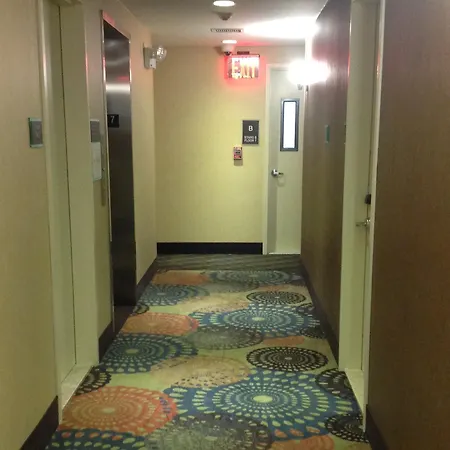 Howard Johnson By Wyndham Jamaica Ny Near Airtrain Jfk