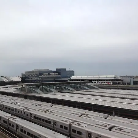 Hotel Howard Johnson By Wyndham Jamaica Ny Near Airtrain Jfk New York