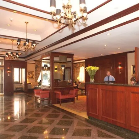 Hotel The Street 3*