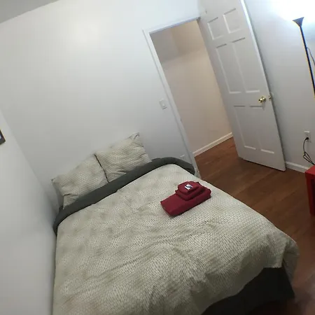 Apartment Three Bedroom - Henry Street #41 *