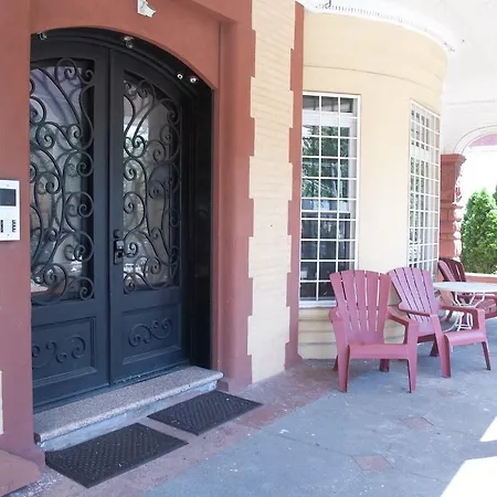 The Brooklyn Mansion Apartment