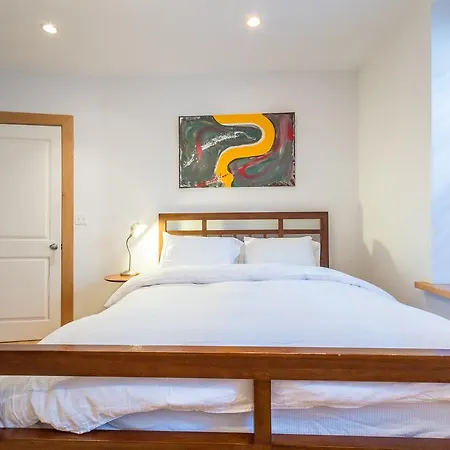 Two Bedroom Suite-harlem Apartment *