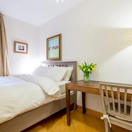 Two Bedroom Suite-harlem Apartment *