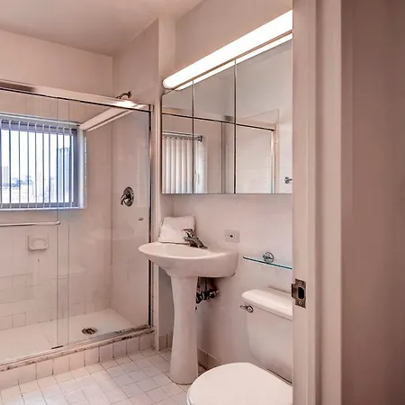 Global Luxury At 777 6th Avenue * New York