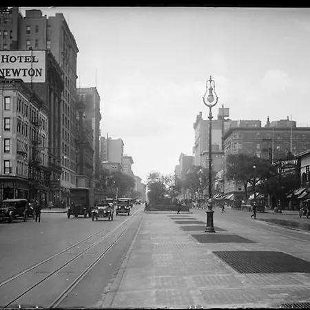 Newton Hotel 3*