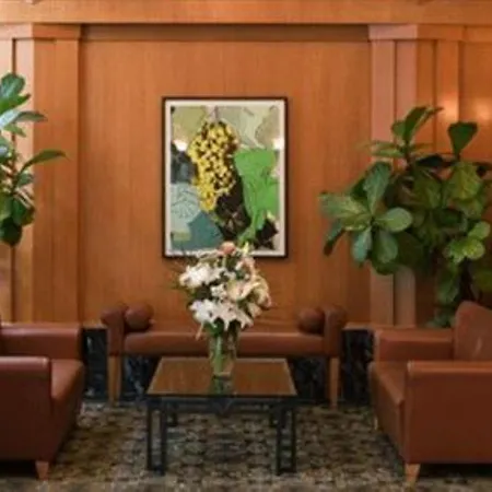 Global Luxury At The Pearl *
