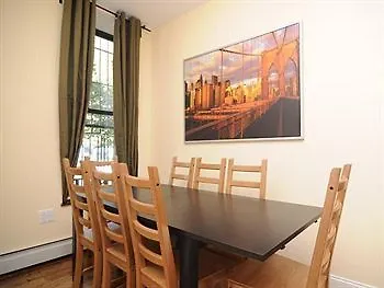 Fifth Avenue Deluxe Apartment *