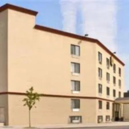 Super 8 By Wyndham Jamaica North Conduit Hotel 2*