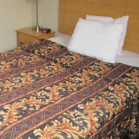 Super 8 By Wyndham Jamaica North Conduit 2* New York