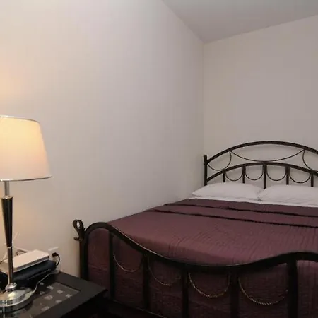 Brooklyn Arthouse Deluxe Apartment