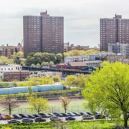 Hotel Umbrella Bronx *