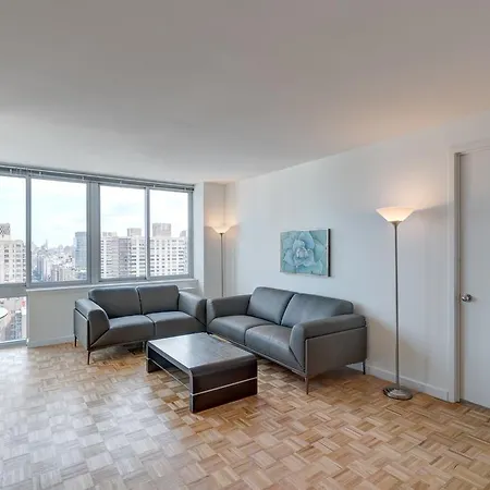 Lincoln Center Luxury Apartment *