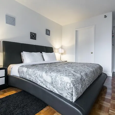 Lincoln Center Luxury Apartment *