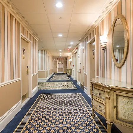 Wolcott Hotel