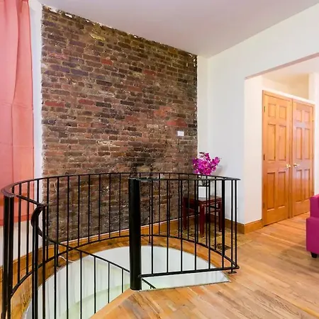Duplex For Up To 6 In Times Square New York