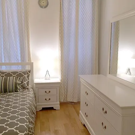 Manhattan Studio In Hells Kitchen * New York