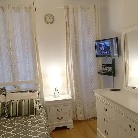 Manhattan Studio In Hells Kitchen Apartment *