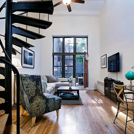 1 Bedroom Duplex In Nyc W/outdoor Space