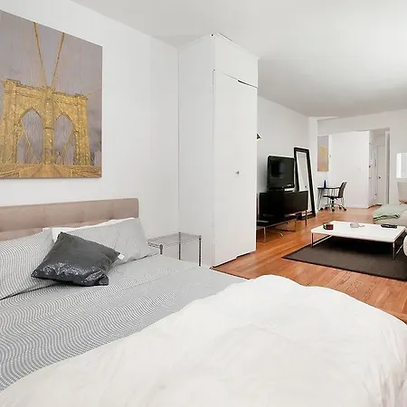 Apartment Large Upper East Side Studio