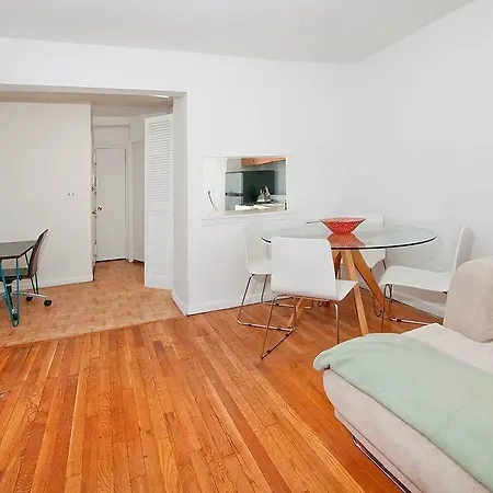 Large Upper East Side Studio New York