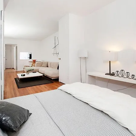 Large Upper East Side Studio *