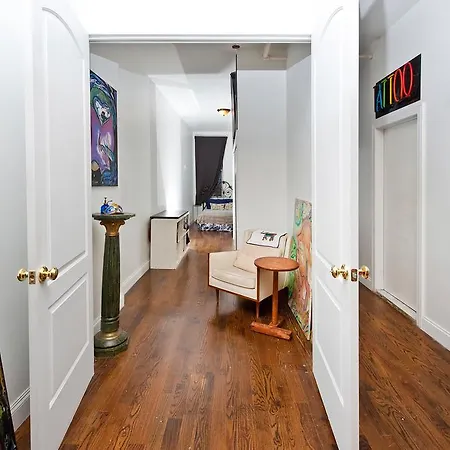 2 Bedroom Stunner Loft In Soho Apartment