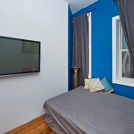 2 Bedroom Stunner Loft In Soho Apartment