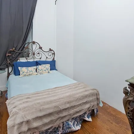 2 Bedroom Stunner Loft In Soho *