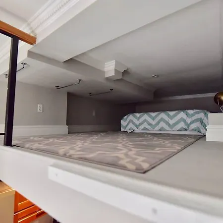 Luxury Triplex 3 Bedroom Soho W/ Private Patio!!! Apartment