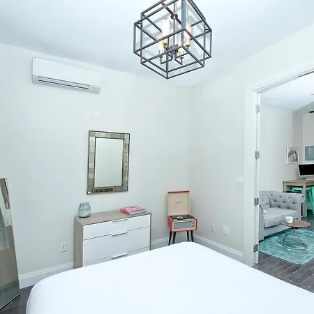 2 Bedroom In Lenox Hill New York