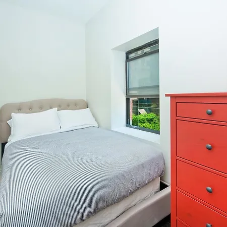 2 Bedroom In Lenox Hill