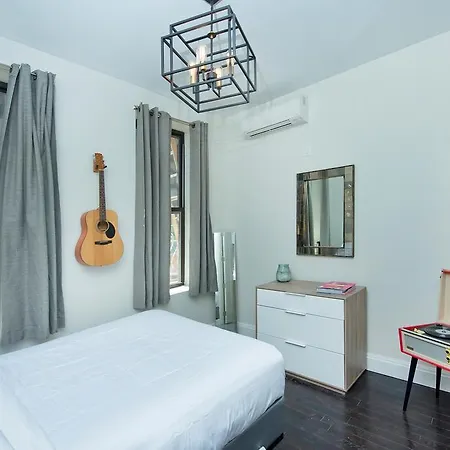 2 Bedroom In Lenox Hill Apartment *