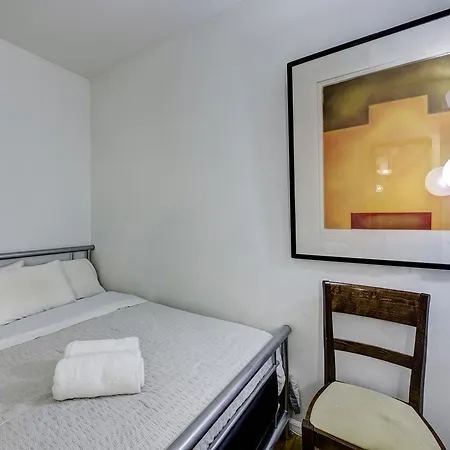 2 Bedroom Hell's Kitchen Apartment *