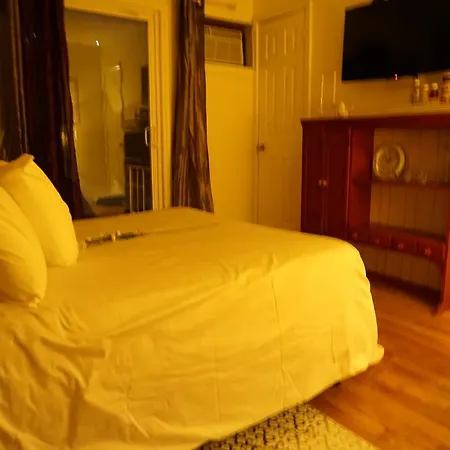 The Chauncey House Hostel *