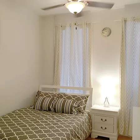 Manhattan Studio In Hells Kitchen New York