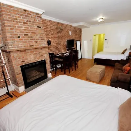 Places4stay Times Square Studio *
