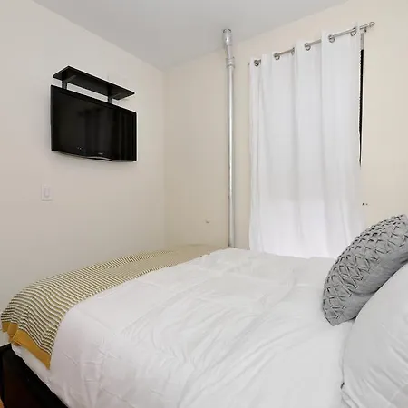 Places4stay Little Italy Comfort Apartment