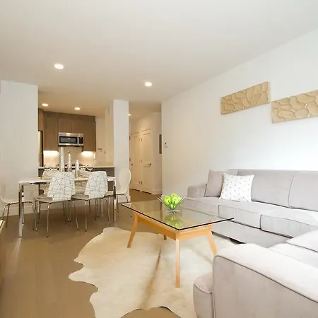 Places4stay Times Square Luxury Apartment