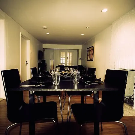 Apartment 6th Ave *
