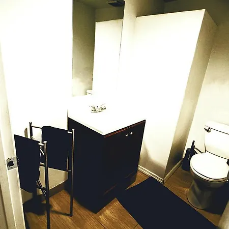 6th Ave Apartment *