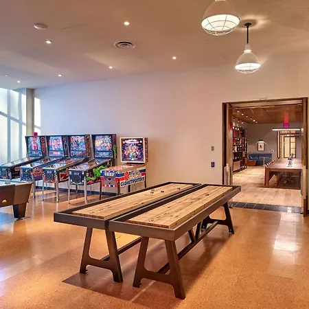 Global Luxury Suites At The Eugene Apartment *