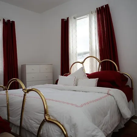Stunning 7 Bedroom With 4 Bathrooms - Sleeps 25 Holiday home *