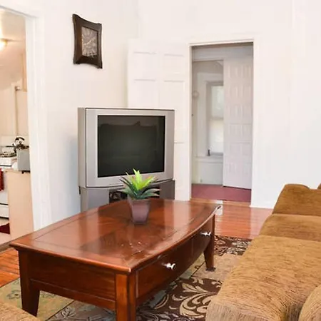Stunning 7 Bedroom With 4 Bathrooms - Sleeps 25 New York