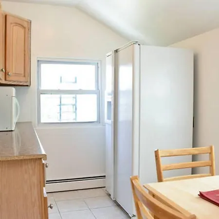 Stunning 7 Bedroom With 4 Bathrooms - Sleeps 25 * New York
