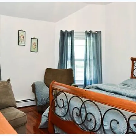 Holiday home Stunning 7 Bedroom With 4 Bathrooms - Sleeps 25 New York